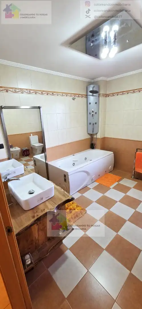 Bathroom of Houses for sale in Sariegos  with Air Conditioner, Heating and Private garden