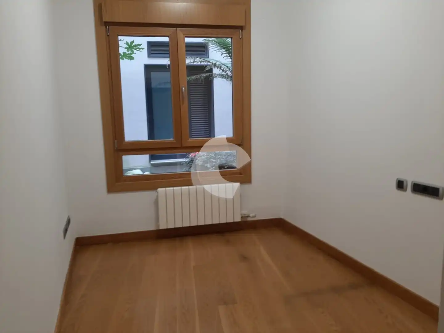 Schlafzimmer von Wohnung zur Miete in Vigo  mit Heizung, Parkett und Abstellraum