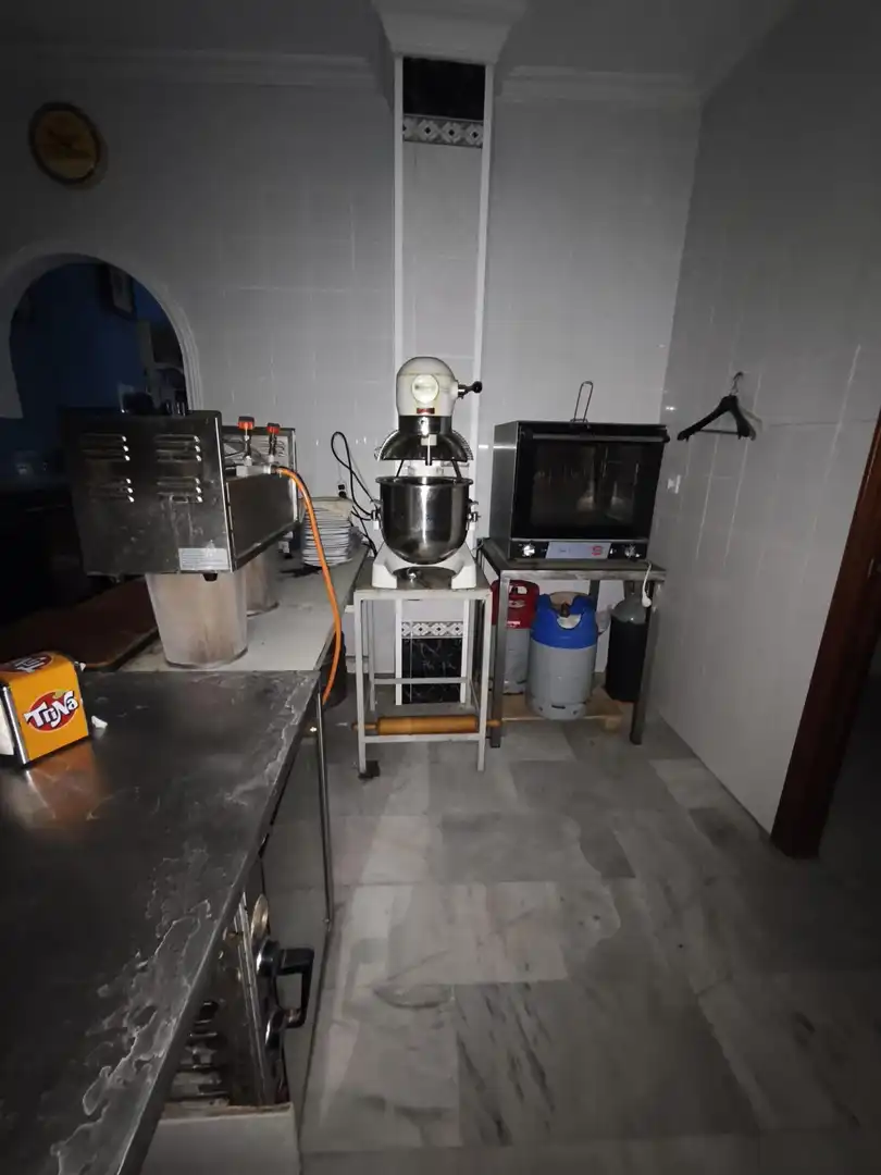 Cocina de Local en venta en Sevilla con Aire acondicionado