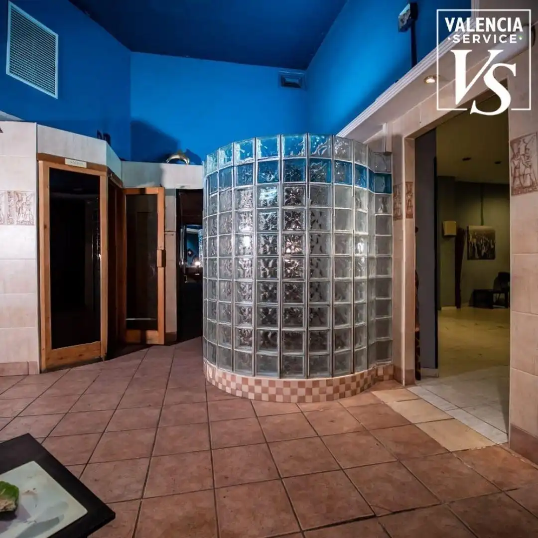 Baño de Local en venta en Valencia con Aire acondicionado y Amueblado