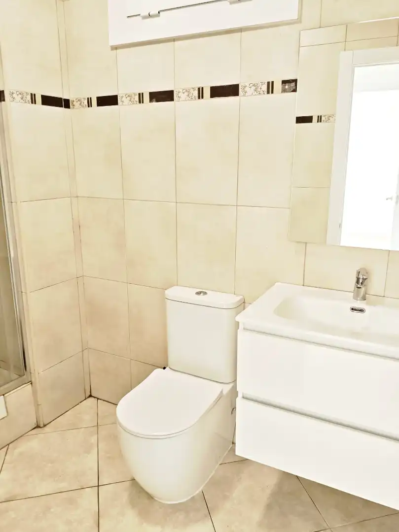 Badezimmer von Dachboden zum Verkauf in Canyamars