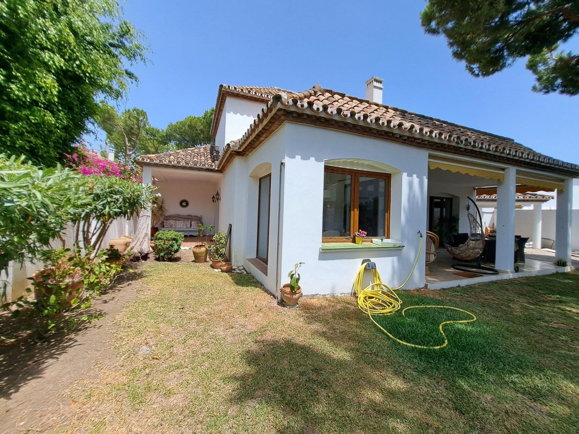 Jardí de Casa o xalet de lloguer en Estepona amb Terrassa, Moblat i Balcó
