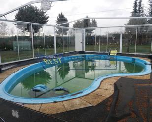 Piscina de Casa o xalet en venda en Chozas de Abajo amb Calefacció, Jardí privat i Piscina