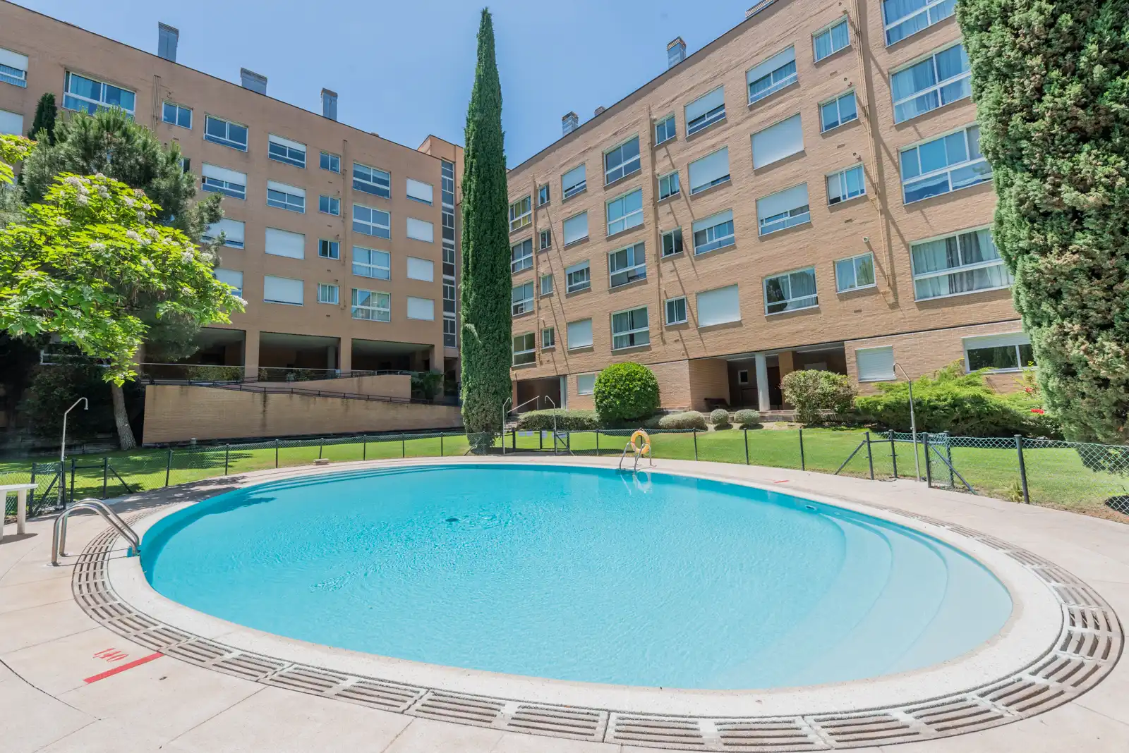 Piscina de Piso de alquiler en Madrid con Trastero