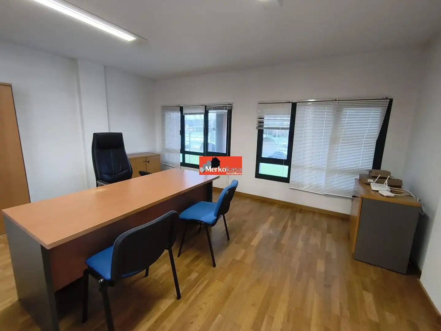 Büro zum Verkauf in Lugo mit Möbliert