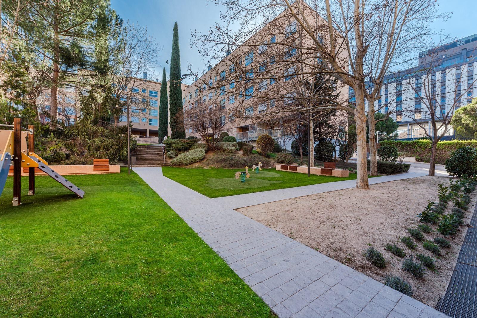 Jardín de Piso de alquiler en  Madrid Capital con Aire acondicionado, Parquet y Trastero