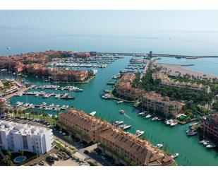 Vista exterior de Casa o xalet en venda en Sotogrande amb Aire condicionat, Calefacció i Jardí privat