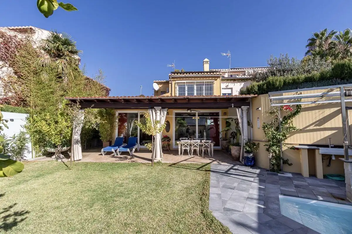 Casa con terraza en venta en Genil, imagen 2