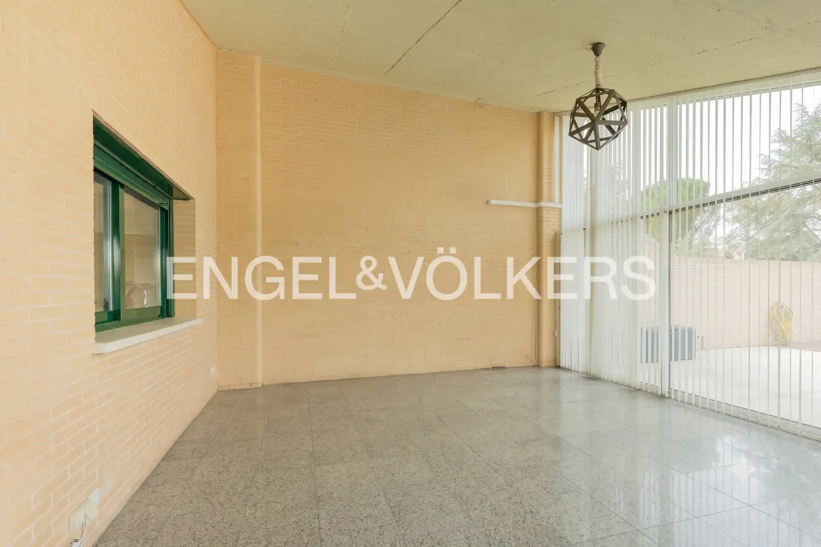 Casa adosada de alquiler en Tres Cantos con Aire acondicionado, Calefacción y Jardín privado