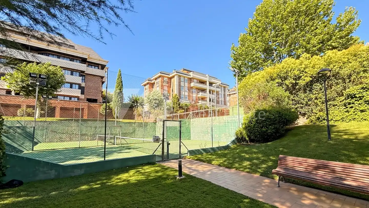 Vista exterior de Pis en venda en Majadahonda amb Aire condicionat, Calefacció i Terrassa