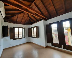 Duplex to rent in  Granada Capital  with Air Conditioner, Heating and Balcony