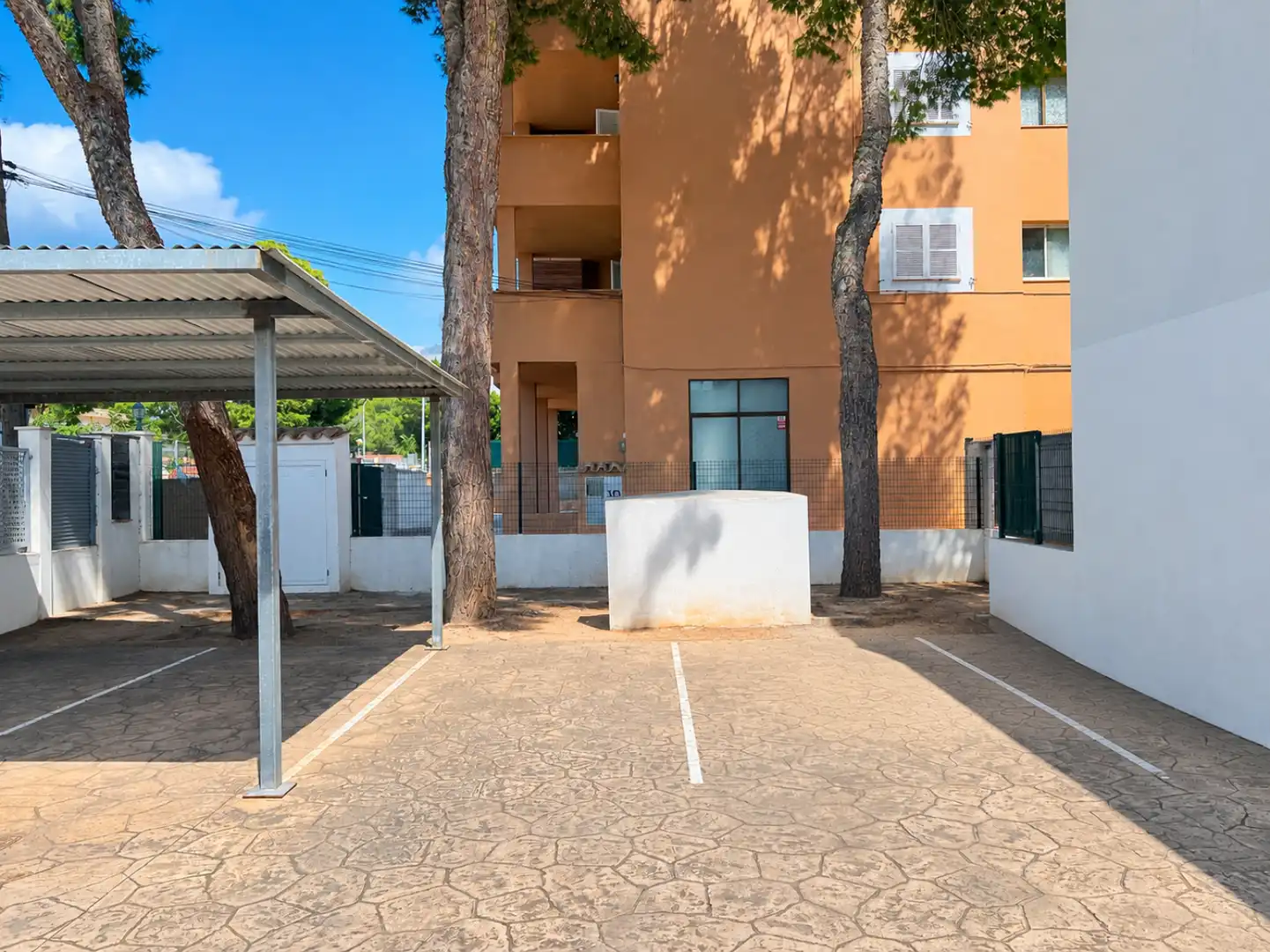Parking de Piso en venta en Calvià con Aire acondicionado, Calefacción y Jardín privado