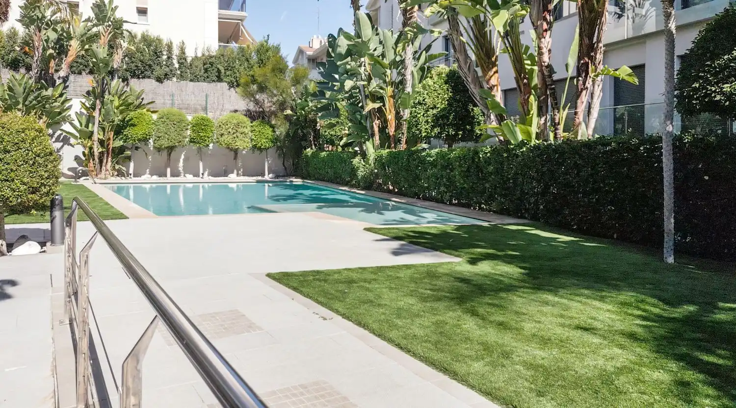 Swimming pool of Flat for sale in Sitges  with Air Conditioner, Heating and Private garden