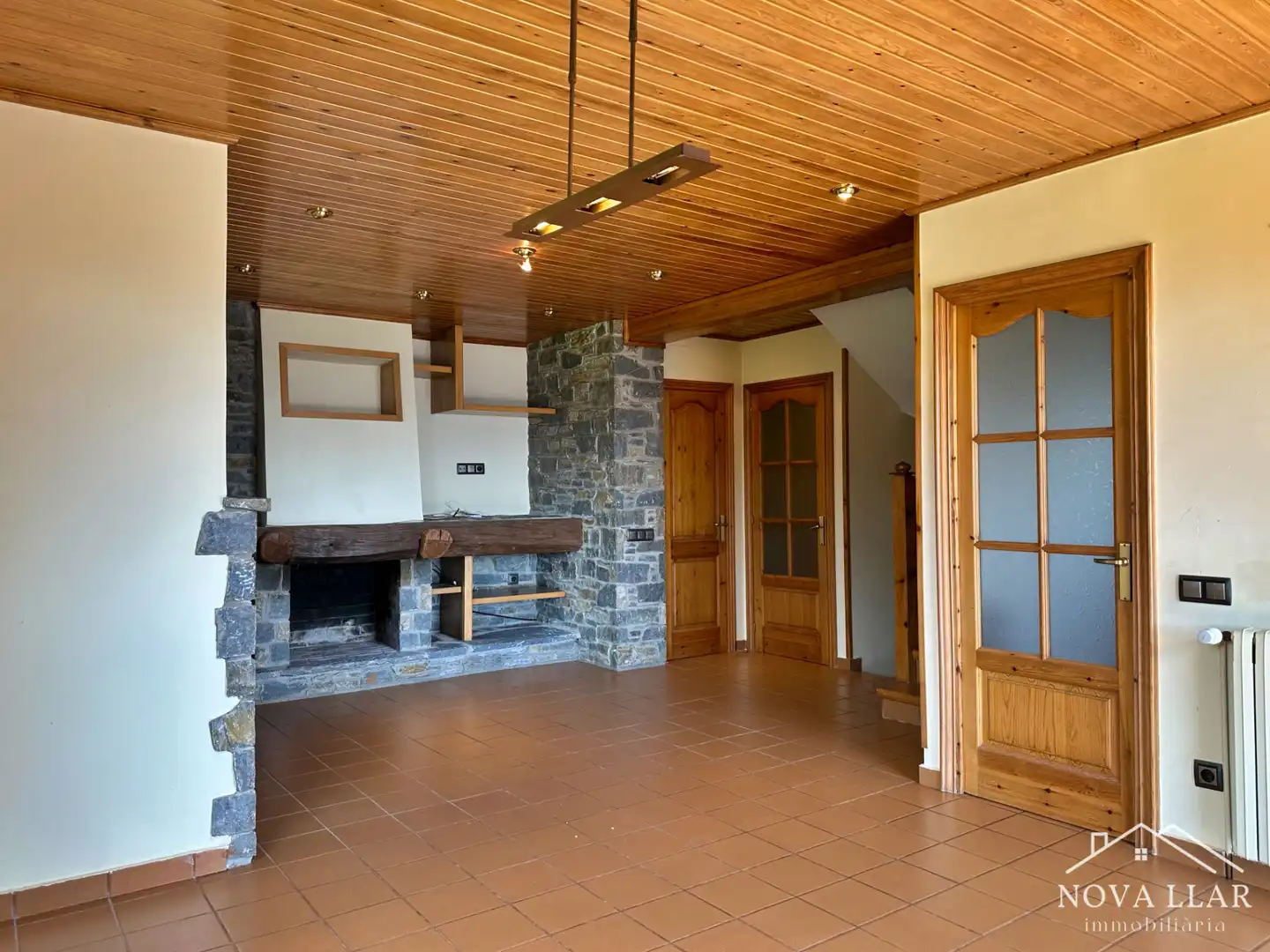 Wohnzimmer von Einfamilien-Reihenhaus zum Verkauf in Vilallonga de Ter mit Heizung, Privatgarten und Terrasse