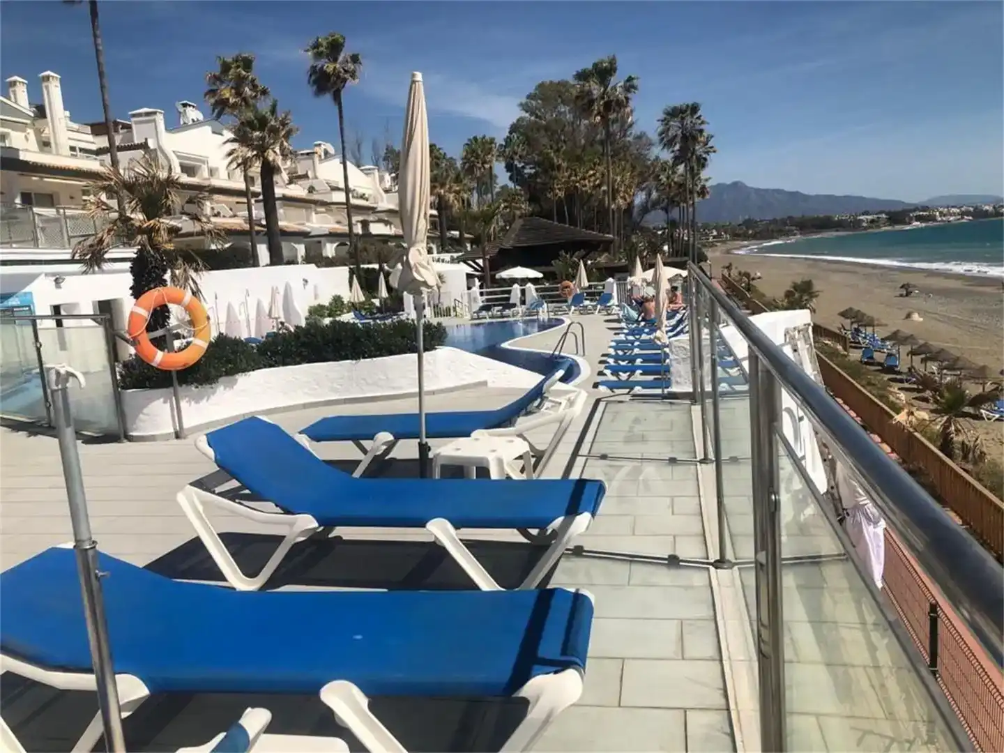 Terrassa de Casa adosada en venda en Estepona amb Aire condicionat, Piscina i Balcó