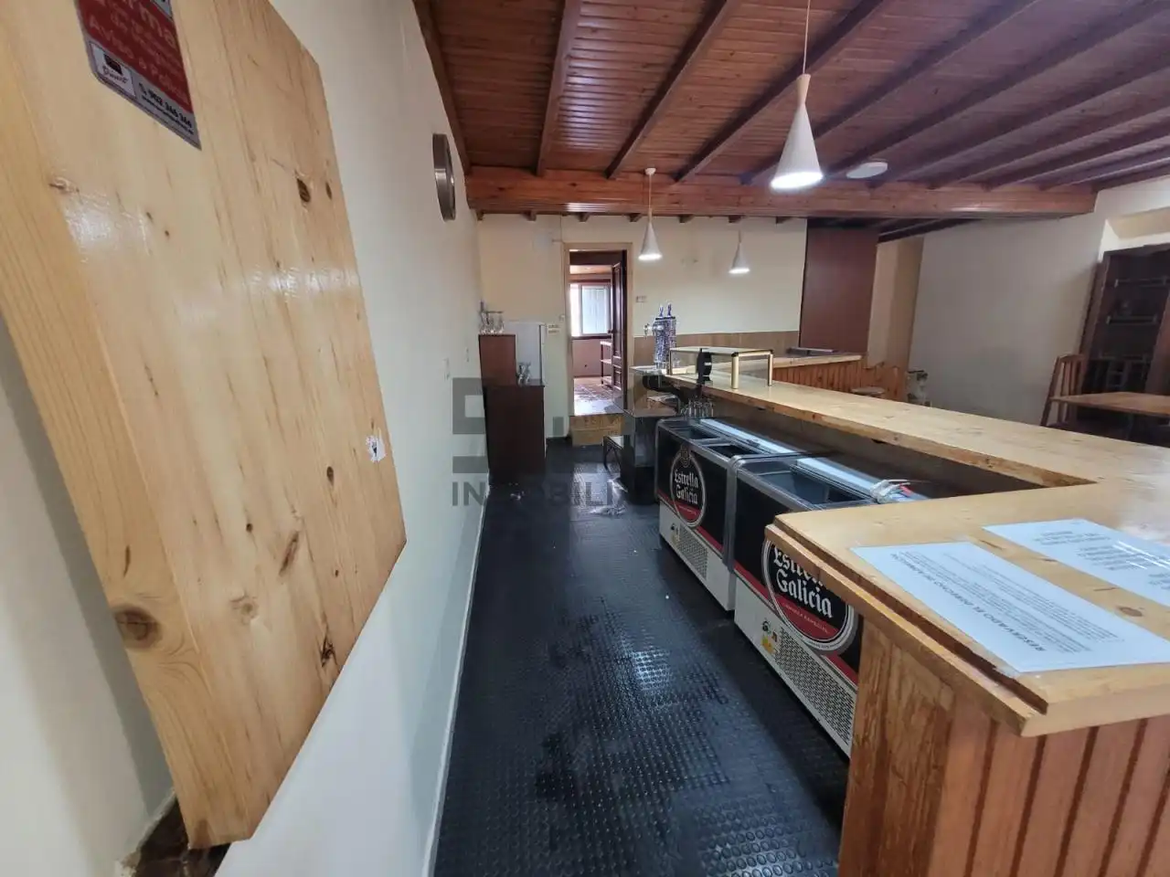 Local de alquiler en Coles con Aire acondicionado, Terraza y Amueblado