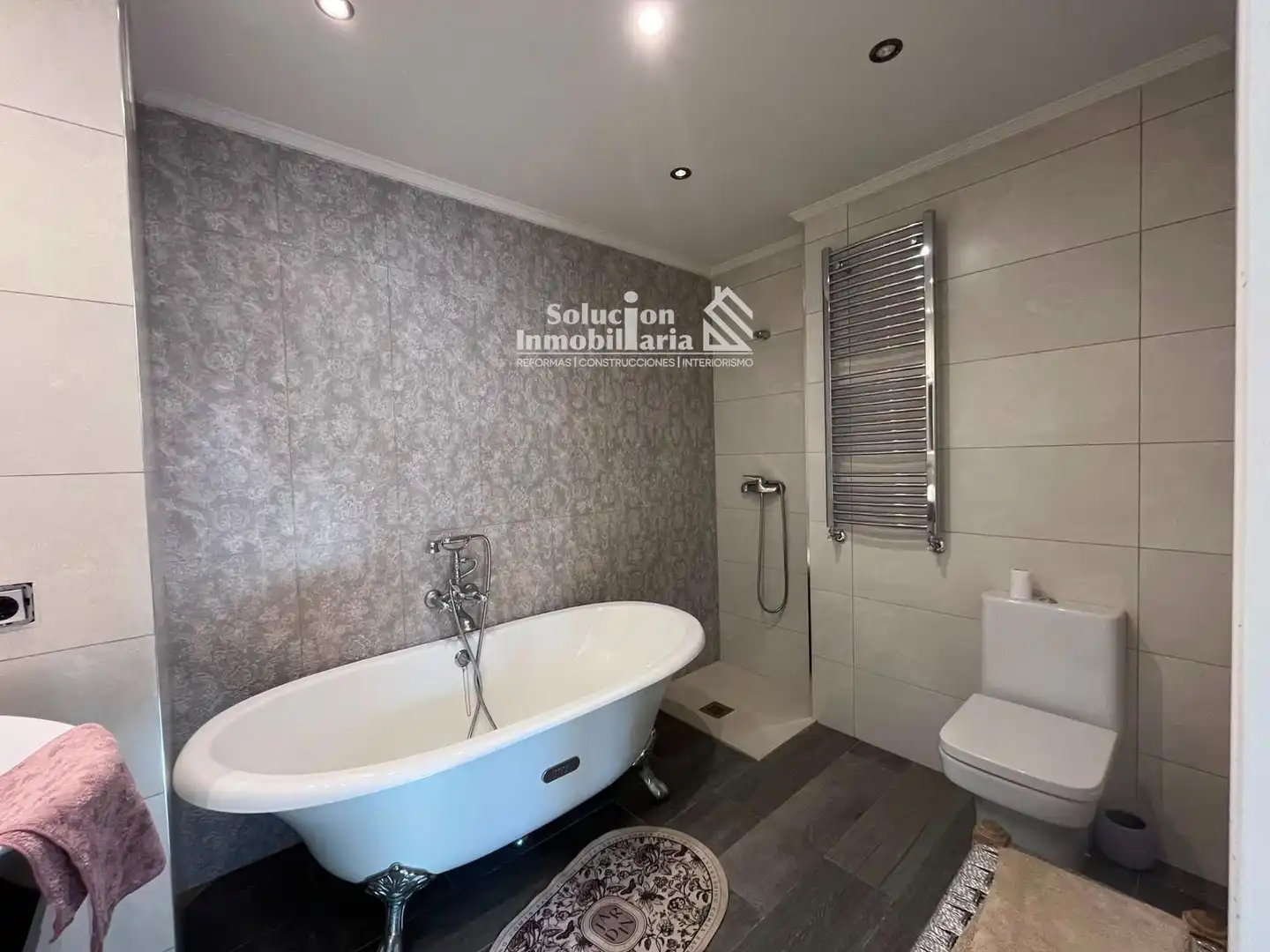 Badezimmer von Dachboden zum Verkauf in Salamanca mit Klimaanlage, Heizung und Terrasse