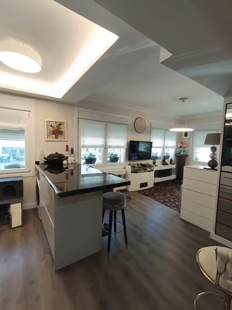 Cocina de Piso en venta en Vigo  con Horno y Lavadora