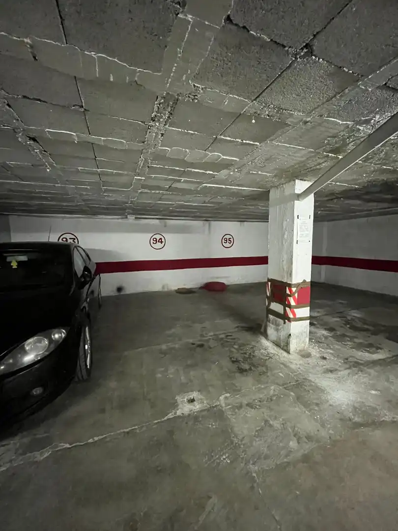 Parkplatz von Garage zum Verkauf in Granada