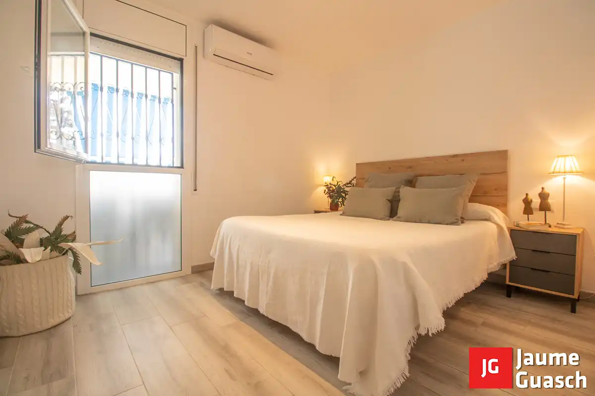 Schlafzimmer von Erdgeschoss zum Verkauf in Torredembarra mit Klimaanlage, Heizung und Terrasse