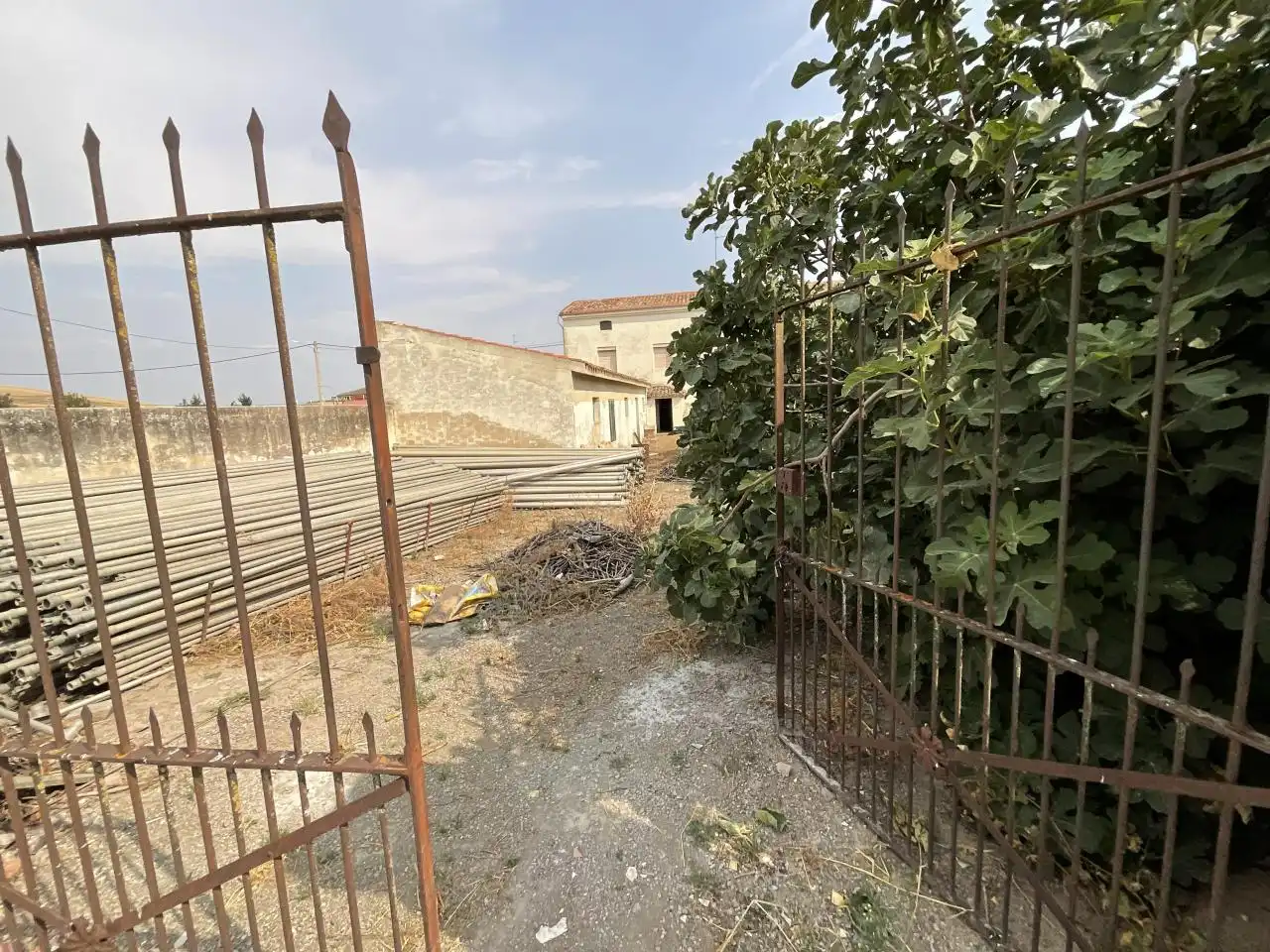 Houses for sale in Castildelgado  with Storage room and Furnished