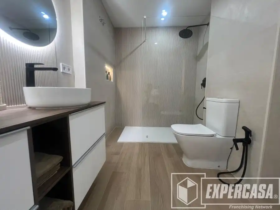 Baño de Piso de alquiler en Catarroja con Aire acondicionado, Terraza y Amueblado