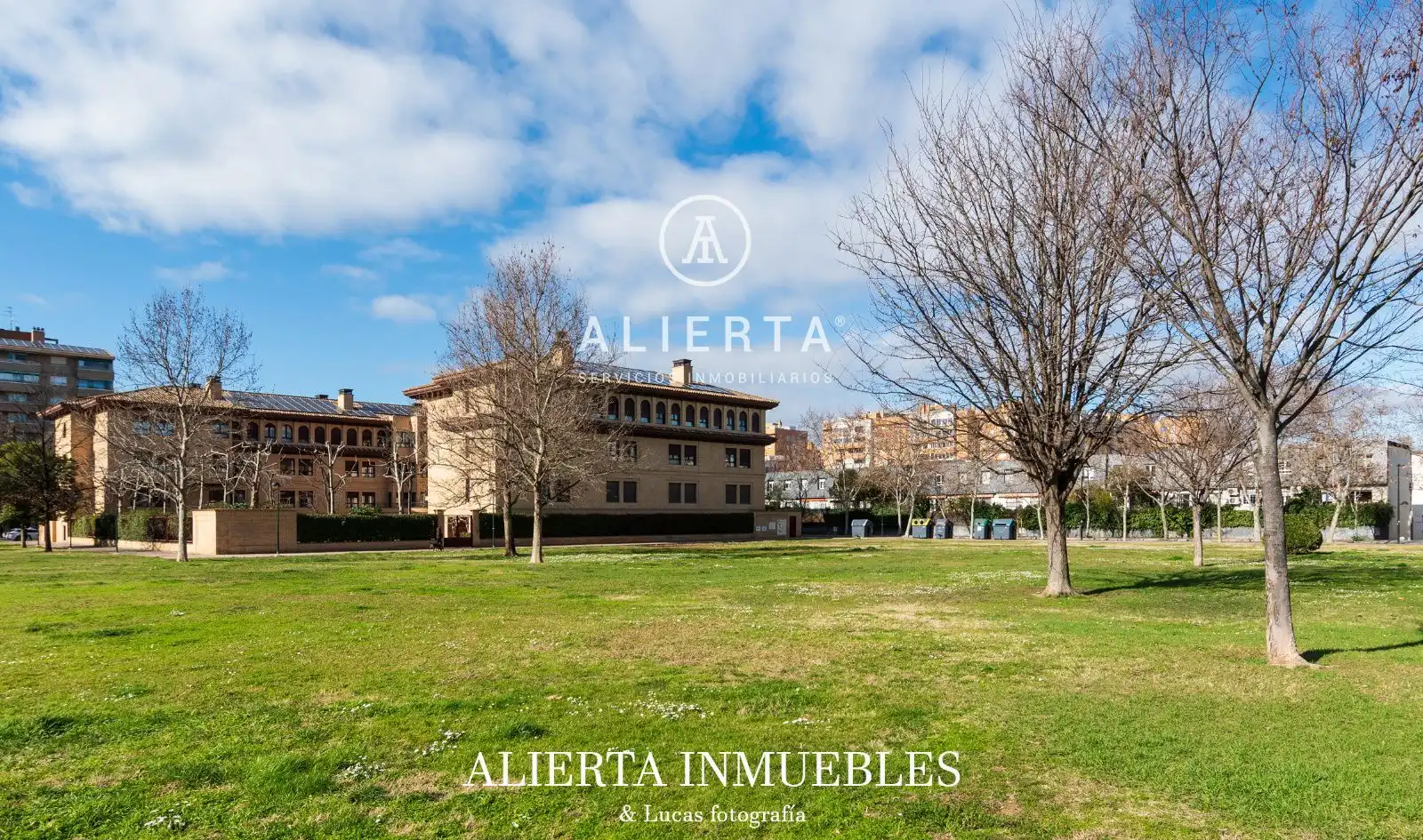 Vista exterior de Casa o chalet en venta en Zaragoza con Calefacción y Trastero