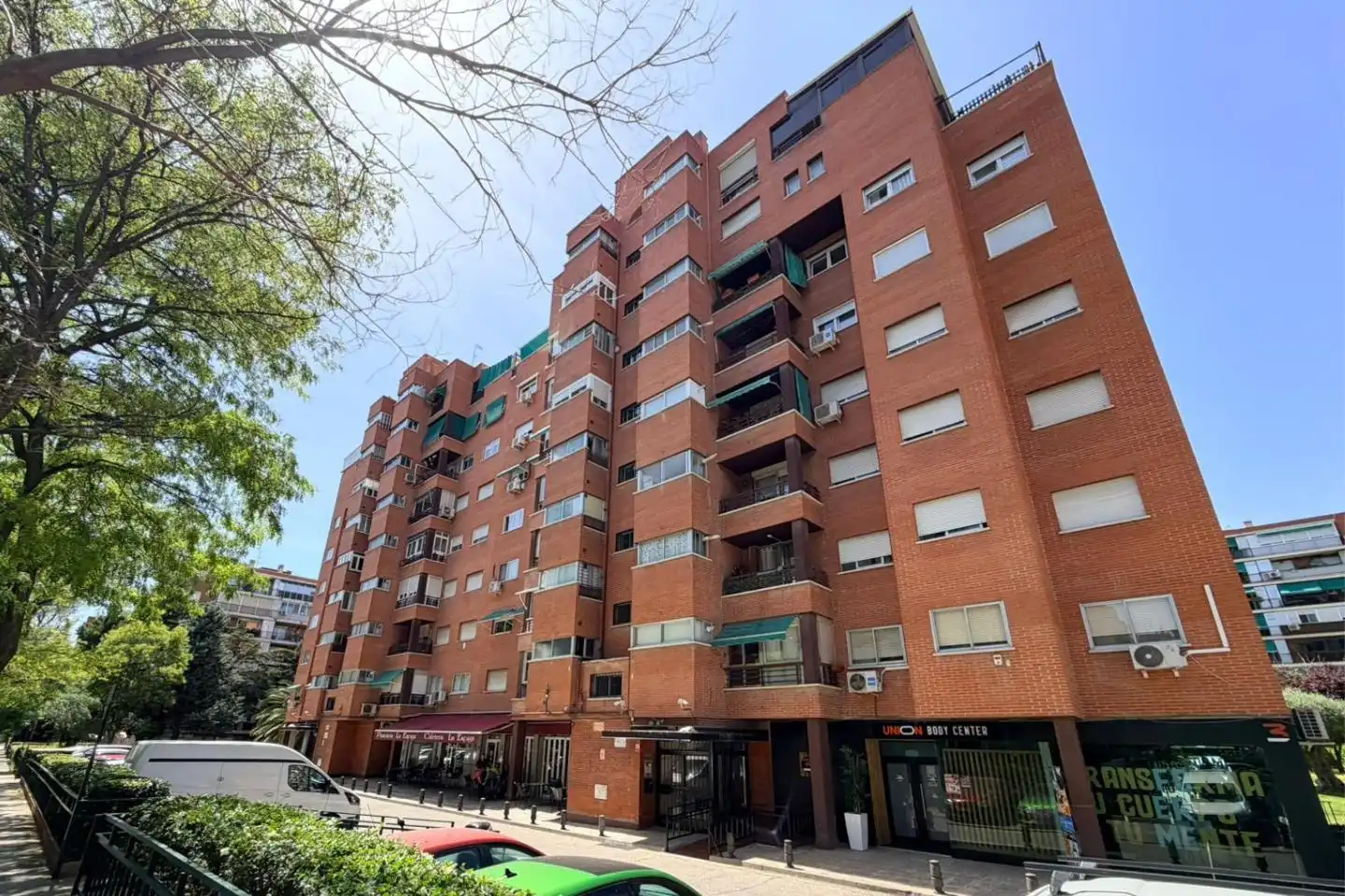 Außenansicht von Wohnung zum Verkauf in Madrid mit Klimaanlage und Terrasse