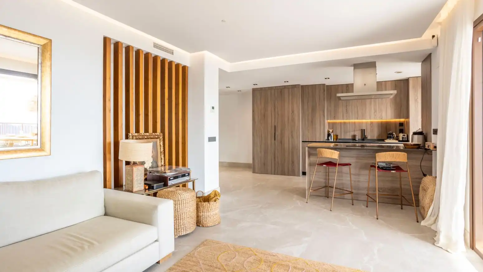 Sala de estar de Ático en venta en Istán con Calefacción, Jardín privado y Terraza