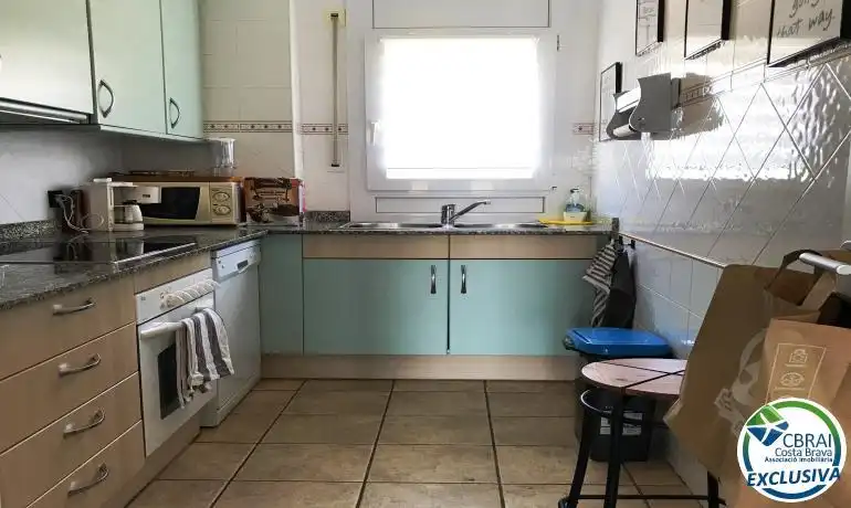 Kitchen of Flat for sale in Roses  with Heating, Terrace and Swimming Pool