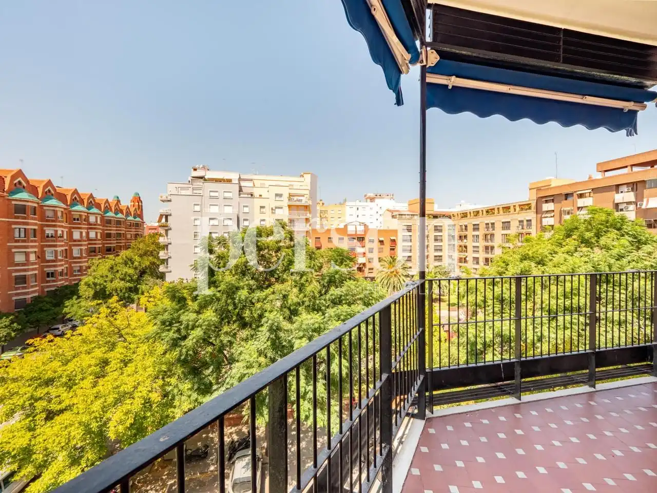 Exterior view of Flat for sale in Valencia  with Parquet flooring and Balcony