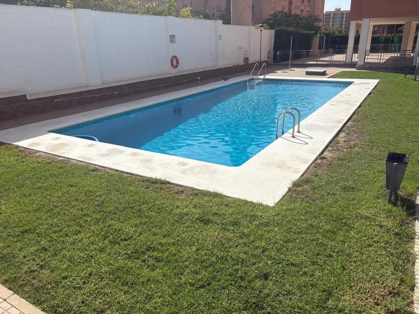 Piscina de Pis de lloguer en Alicante / Alacant amb Jardí privat, Terrassa i Moblat