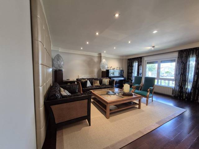 Casa-chalet en Venta en Nigrán centro