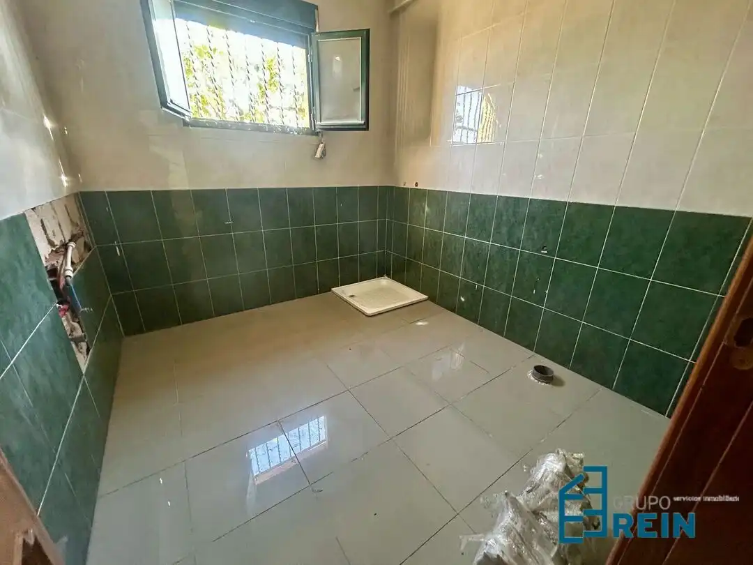 Bathroom of Commercial properties for rent in Recas