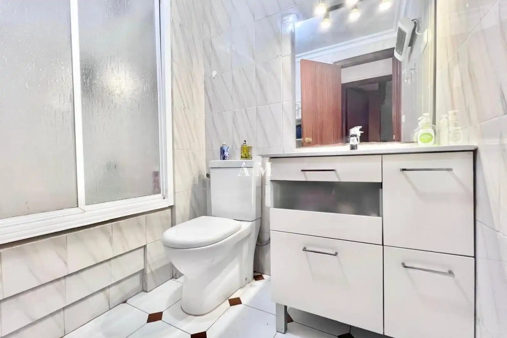 Badezimmer von Wohnung zur Miete in Torrevieja mit Terrasse, Möbliert und Waschmaschine
