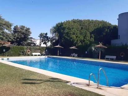 Piscina de Casa adosada en venda en Chiclana de la Frontera amb Terrassa