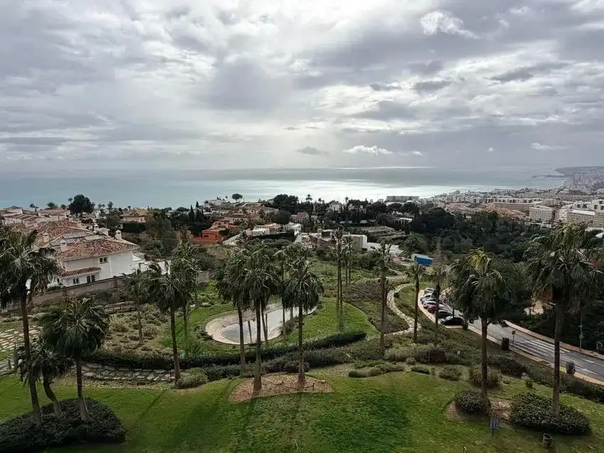 Außenansicht von Maisonette zum Verkauf in Fuengirola mit Klimaanlage, Privatgarten und Terrasse