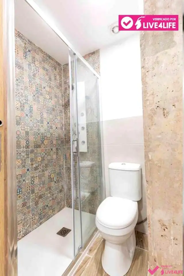 Bathroom of Apartments for rent in Valencia  with Air Conditioner, Parquet flooring and Furnished
