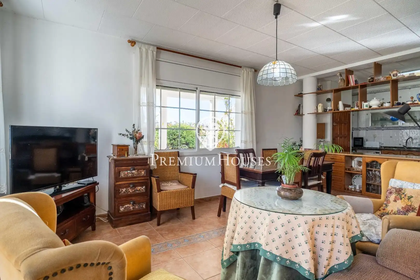 Menjador de Casa o xalet en venda en Vilanova i la Geltrú amb Calefacció, Jardí privat i Terrassa