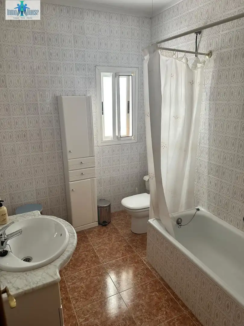 Bany de Casa adosada en venda en Albacete amb Calefacció, Jardí privat i Terrassa
