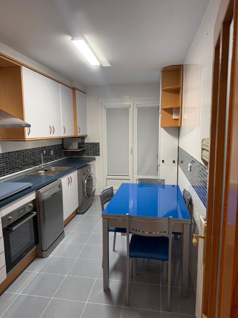 Cuina de Pis en venda en Cuenca Capital amb Aire condicionat, Calefacció i Terrassa