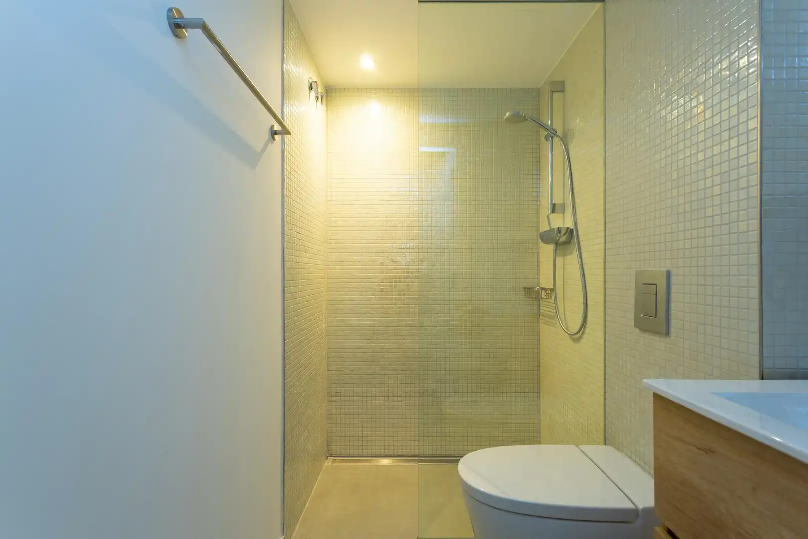 Bathroom of Flat for rent in Barcelona  with Air Conditioner, Heating and Private garden