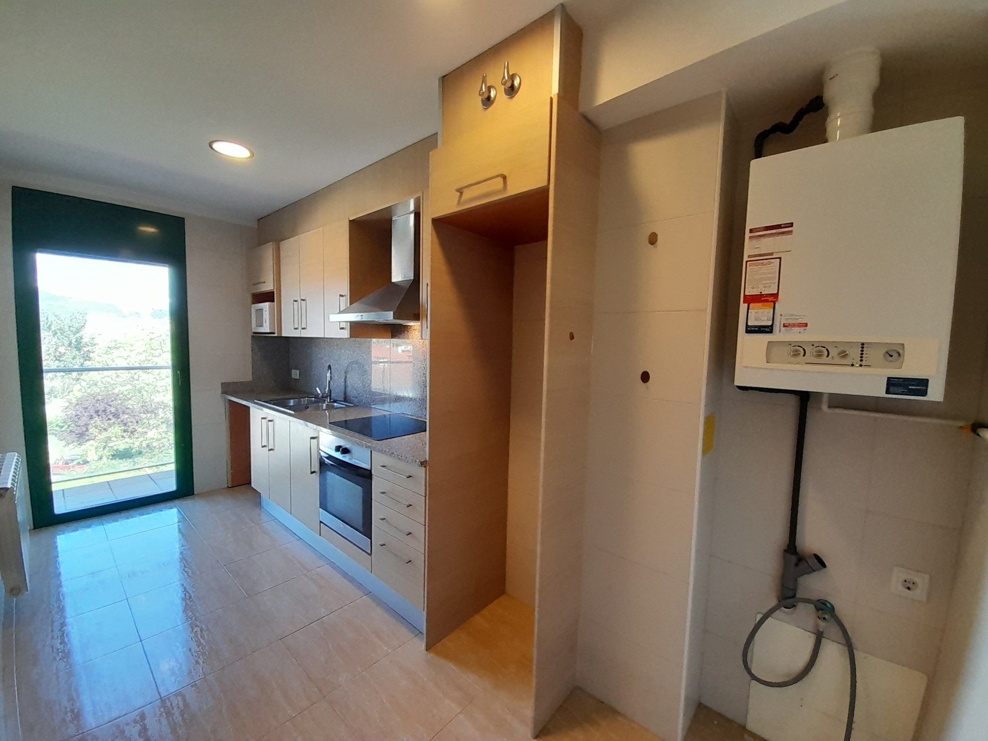 Cuina de Pis en venda en Olot amb Calefacció i Balcó