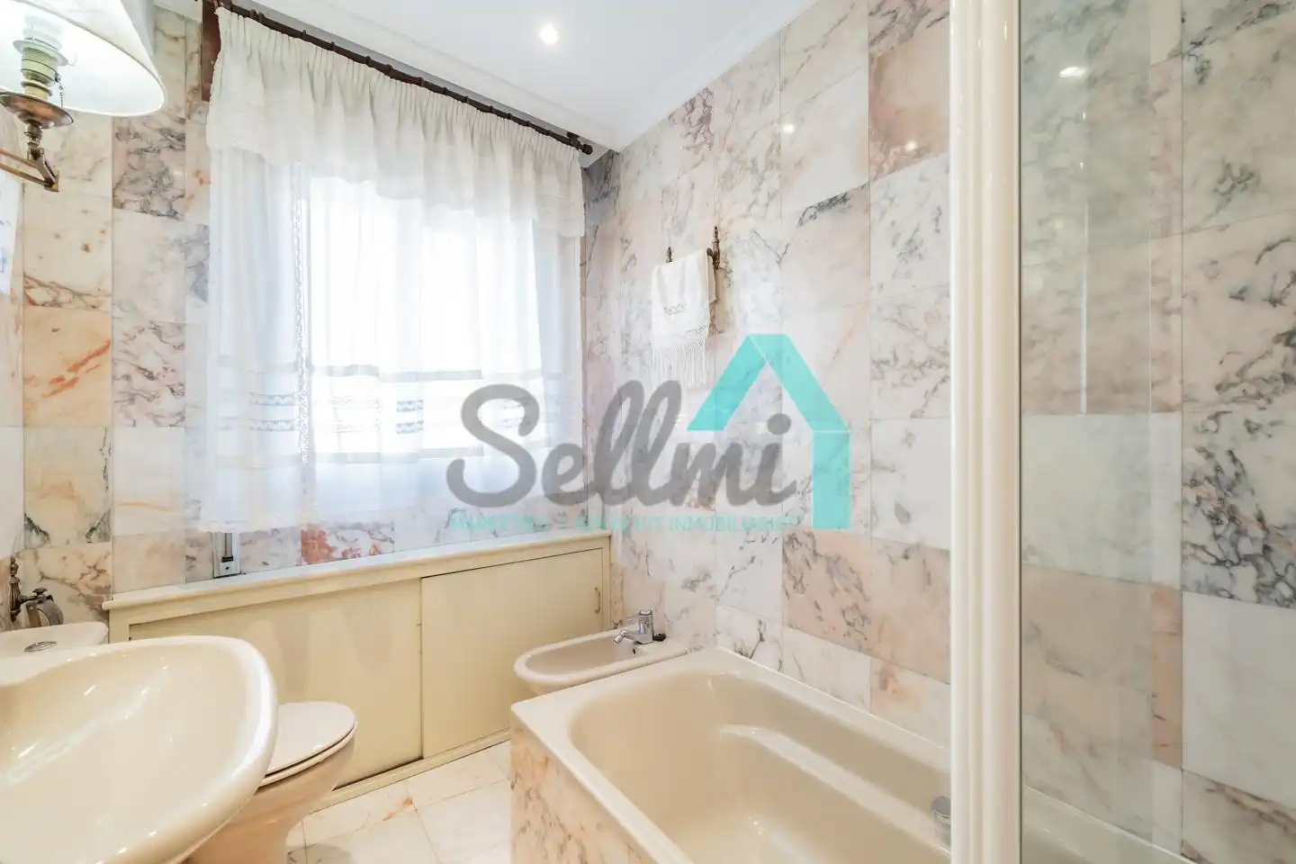 Dúplex de alquiler en Calle la Lila, Salesas - Foncalada - Campoamor