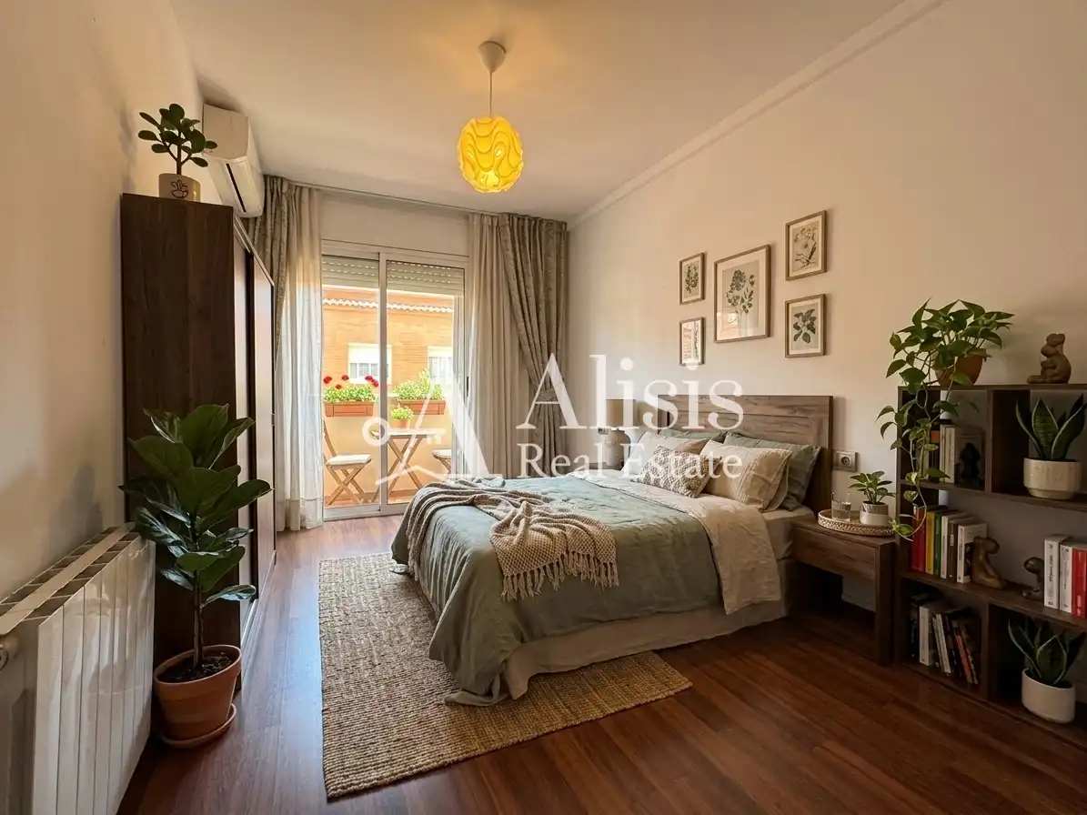Schlafzimmer von Einfamilien-Reihenhaus zum Verkauf in Pallejà mit Klimaanlage, Heizung und Terrasse