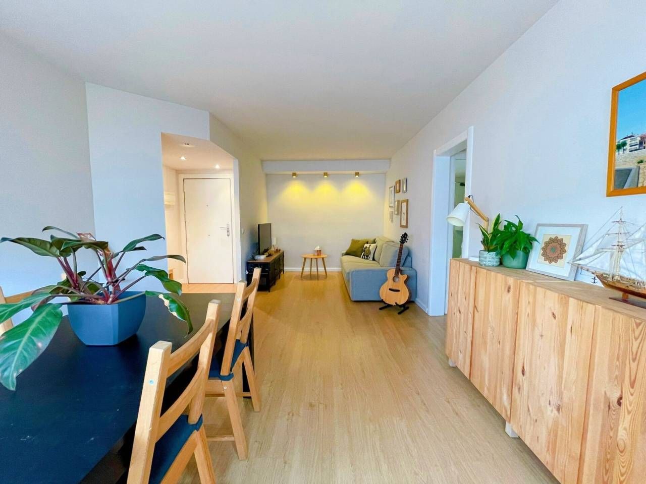 Living room of Flat for sale in Cerdanyola del Vallès  with Air Conditioner, Parquet flooring and Storage room