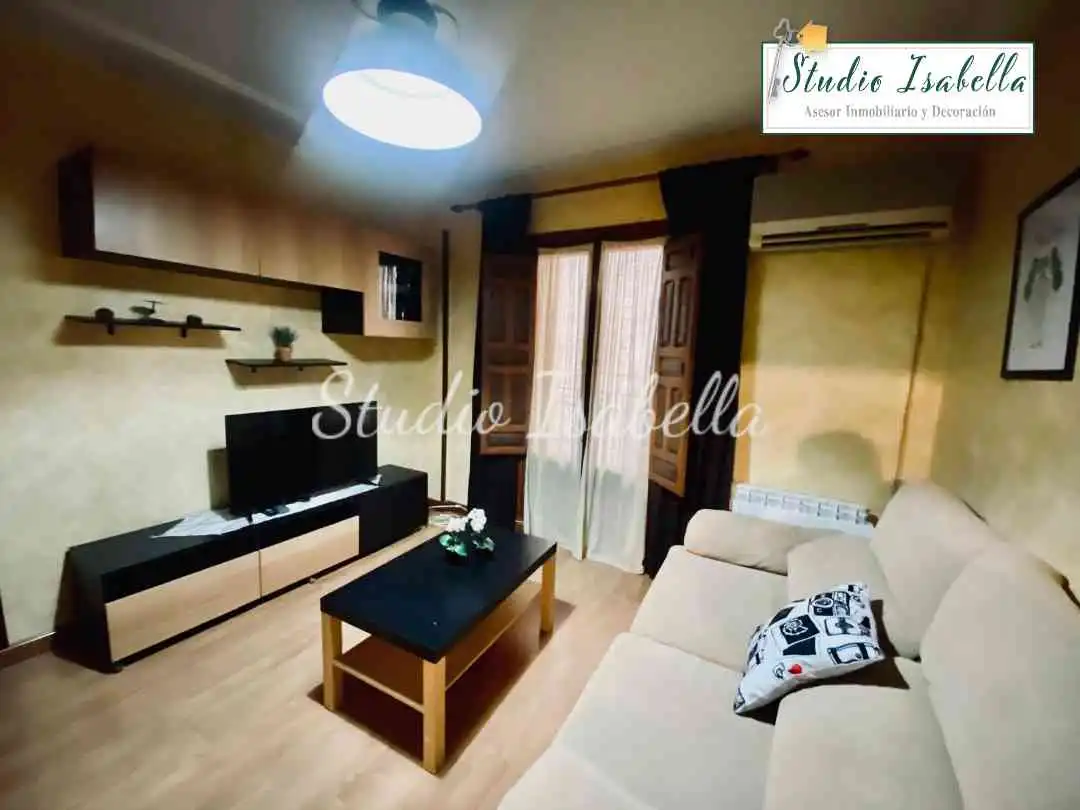 Flat for rent in Cuesta Santa Leocadia, Casco Histórico
