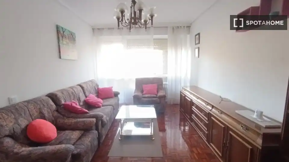 Habitació a Mendebaldea - Ermitagaña