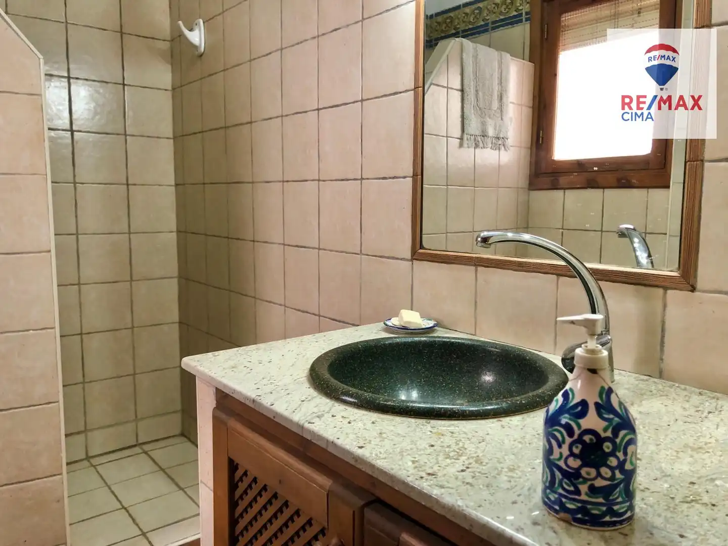 Badezimmer von Wohnung zum Verkauf in Cúllar mit Balkon