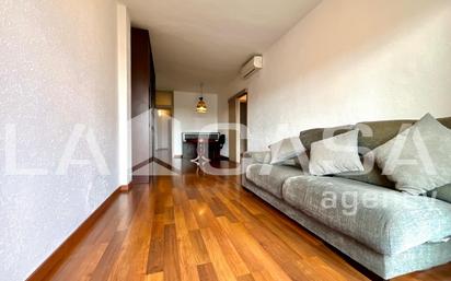 Living room of Flat for sale in  Barcelona Capital  with Balcony